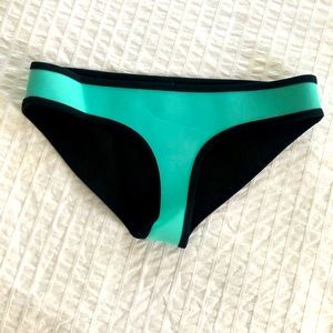 Triangl Bikini Top Green LARGE